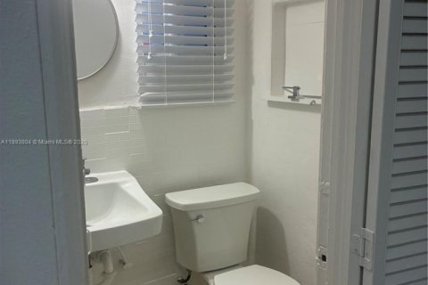 Villa ou maison à louer à Miami, Floride: 1 chambre, 46.45 m2 № 1945627 - photo 5