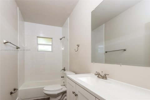 Casa en alquiler en West Palm Beach, Florida, 3 dormitorios, 129.41 m2 № 1887756 - foto 9