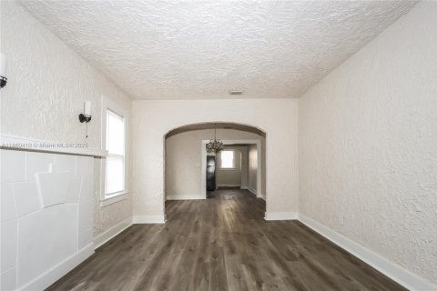 Casa en alquiler en West Palm Beach, Florida, 3 dormitorios, 129.41 m2 № 1887756 - foto 4