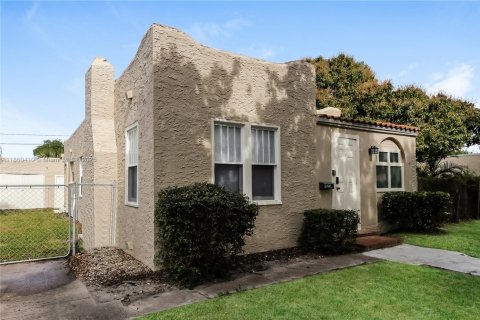Casa en alquiler en West Palm Beach, Florida, 3 dormitorios, 129.41 m2 № 1887756 - foto 3