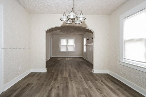 Casa en alquiler en West Palm Beach, Florida, 3 dormitorios, 129.41 m2 № 1887756 - foto 5