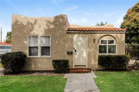 Casa en alquiler en West Palm Beach, Florida, 3 dormitorios, 129.41 m2 № 1887756 - foto 1