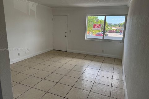 Снять в аренду кондоминиум в Суитуотер, Флорида 2 спальни, 72м2, № 1951702 - фото 5