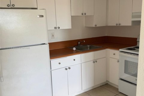 Снять в аренду кондоминиум в Суитуотер, Флорида 2 спальни, 72м2, № 1951702 - фото 4