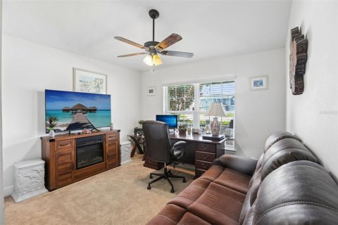 House in Hudson, Florida 4 bedrooms, 205.96 sq.m. № 2302693 - photo 11