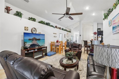 House in Hudson, Florida 4 bedrooms, 205.96 sq.m. № 2302693 - photo 14