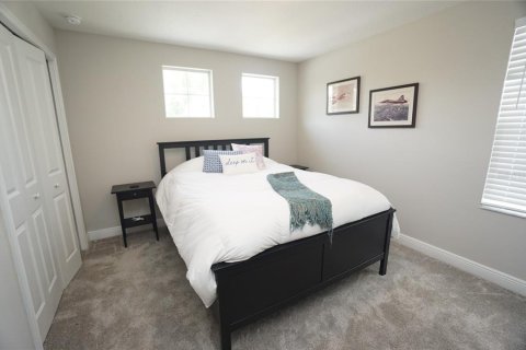 House in Tampa, Florida 4 bedrooms, 220.92 sq.m. № 2209774 - photo 11