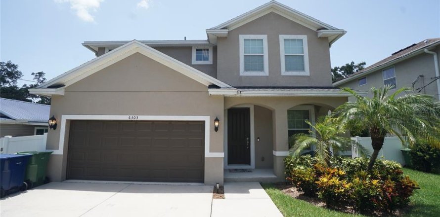 House in Tampa, Florida 4 bedrooms, 220.92 sq.m. № 2209774