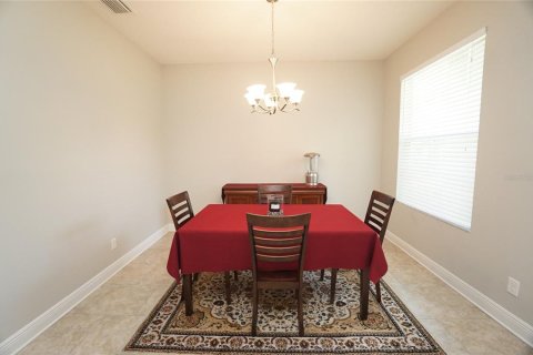 House in Tampa, Florida 4 bedrooms, 220.92 sq.m. № 2209774 - photo 2