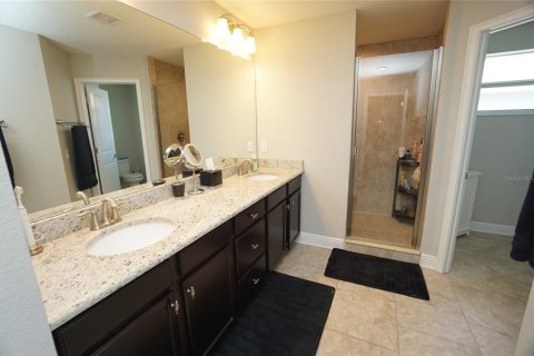 House in Tampa, Florida 4 bedrooms, 220.92 sq.m. № 2209774 - photo 15