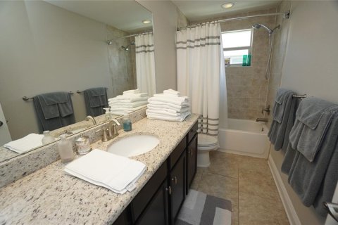 House in Tampa, Florida 4 bedrooms, 220.92 sq.m. № 2209774 - photo 13