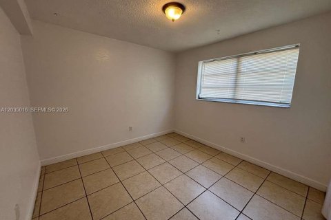 Appartement à louer à Miami, Floride: 2 chambres, 75.25 m2 № 2084224 - photo 2
