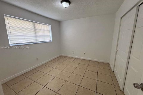 Appartement à louer à Miami, Floride: 2 chambres, 75.25 m2 № 2084224 - photo 4