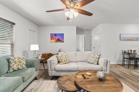 House in Spring Hill, Florida 4 bedrooms, 128.95 sq.m. № 1876265 - photo 6
