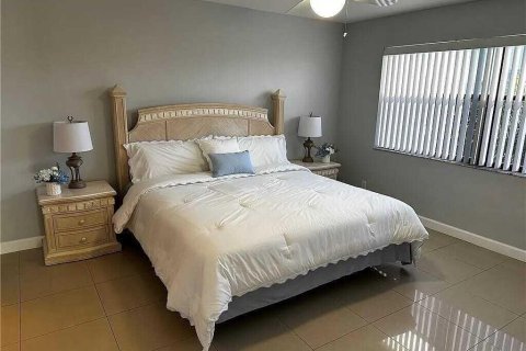 Снять в аренду квартиру в Помпано-Бич, Флорида 3 комнаты, 104.14м2, № 2083887 - фото 29
