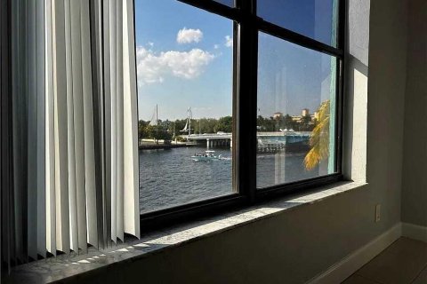 Снять в аренду квартиру в Помпано-Бич, Флорида 3 комнаты, 104.14м2, № 2083887 - фото 20