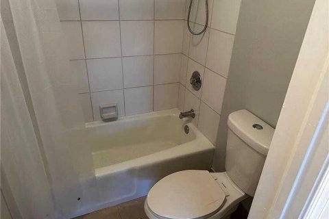 Снять в аренду квартиру в Помпано-Бич, Флорида 3 комнаты, 104.14м2, № 2083887 - фото 28