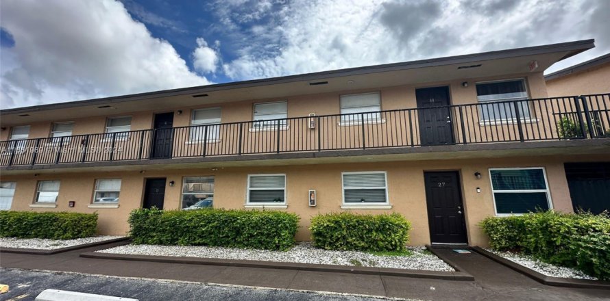 Condo à Hialeah, Floride, 3 chambres № 1985097
