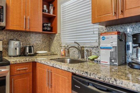 Condo in Sunrise, Florida, 2 bedrooms  № 2074903 - photo 16