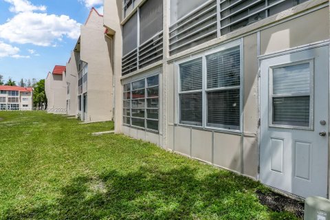 Condo in Sunrise, Florida, 2 bedrooms  № 2074903 - photo 27