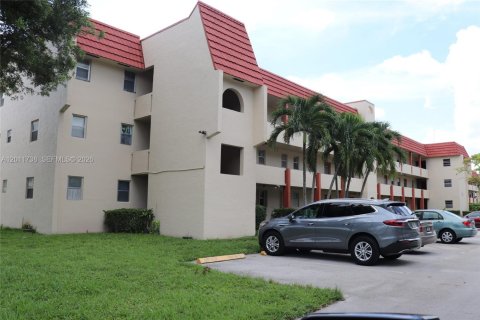 Condo in Sunrise, Florida, 2 bedrooms  № 2074903 - photo 26