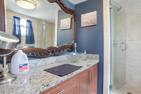 Condo in Sunrise, Florida, 2 bedrooms  № 2074903 - photo 21