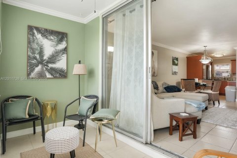 Condo in Sunrise, Florida, 2 bedrooms  № 2074903 - photo 7