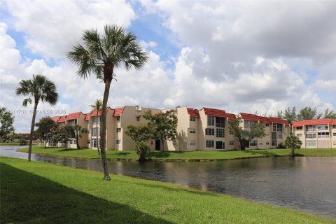 Condo in Sunrise, Florida, 2 bedrooms  № 2074903 - photo 30