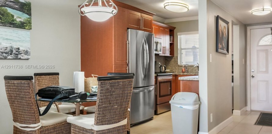 Condo in Sunrise, Florida, 2 bedrooms  № 2074903