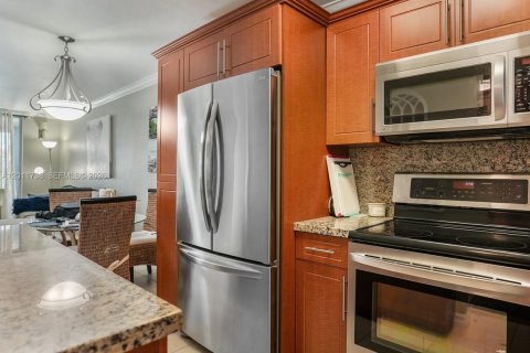 Condo in Sunrise, Florida, 2 bedrooms  № 2074903 - photo 13
