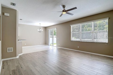 House in Wesley Chapel, Florida 3 bedrooms, 159.98 sq.m. № 1895122 - photo 9