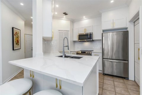 Condo in Palm Harbor, Florida, 2 bedrooms № 2201030 - photo 10
