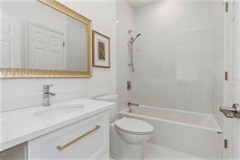 Condo in Palm Harbor, Florida, 2 bedrooms № 2201030 - photo 28