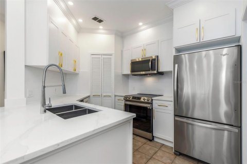 Condo in Palm Harbor, Florida, 2 bedrooms № 2201030 - photo 4