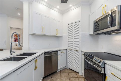 Condo in Palm Harbor, Florida, 2 bedrooms № 2201030 - photo 7