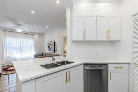 Condo in Palm Harbor, Florida, 2 bedrooms № 2201030 - photo 5