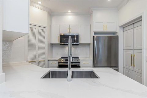 Condo in Palm Harbor, Florida, 2 bedrooms № 2201030 - photo 8