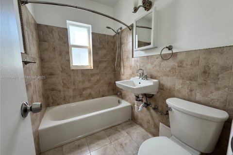 Appartement à louer à Miami Springs, Floride: 1 chambre, 622.07 m2 № 1986106 - photo 7