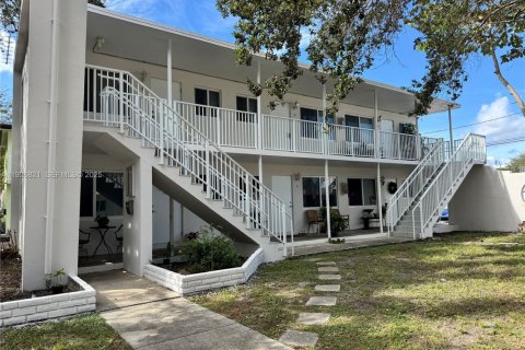 Appartement à louer à Miami Springs, Floride: 1 chambre, 622.07 m2 № 1986106 - photo 1
