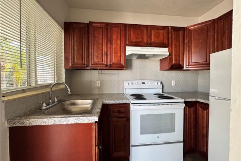 Appartement à louer à Miami Springs, Floride: 1 chambre, 622.07 m2 № 1986106 - photo 6