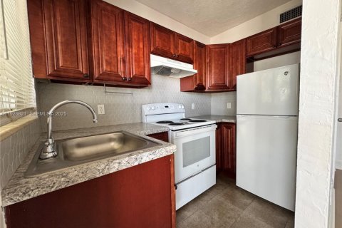 Appartement à louer à Miami Springs, Floride: 1 chambre, 622.07 m2 № 1986106 - photo 4