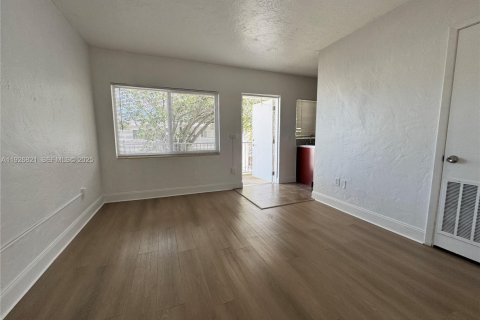 Appartement à louer à Miami Springs, Floride: 1 chambre, 622.07 m2 № 1986106 - photo 8