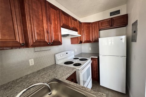 Appartement à louer à Miami Springs, Floride: 1 chambre, 622.07 m2 № 1986106 - photo 5