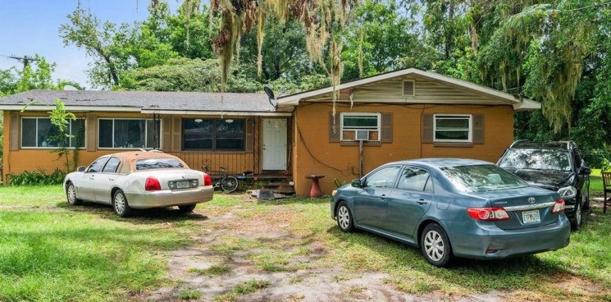 House in Ocala, Florida 3 bedrooms, 173.54 sq.m. № 1894421