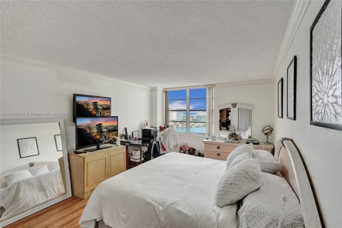 Condo in Sunny Isles Beach, Florida, 2 bedrooms  № 1832310 - photo 30