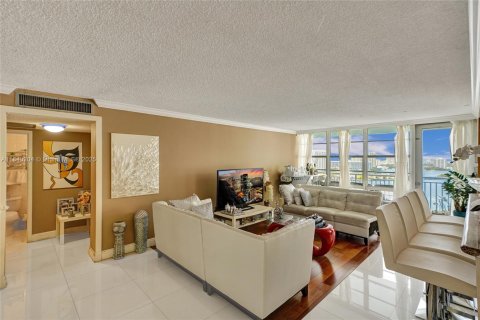 Condo in Sunny Isles Beach, Florida, 2 bedrooms  № 1832310 - photo 21