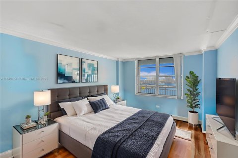 Condo in Sunny Isles Beach, Florida, 2 bedrooms  № 1832310 - photo 8