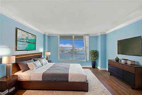 Condo in Sunny Isles Beach, Florida, 2 bedrooms  № 1832310 - photo 9