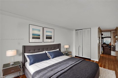 Condo in Sunny Isles Beach, Florida, 2 bedrooms  № 1832310 - photo 10