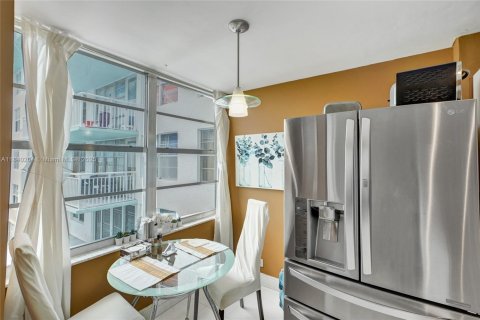 Condo in Sunny Isles Beach, Florida, 2 bedrooms  № 1832310 - photo 27